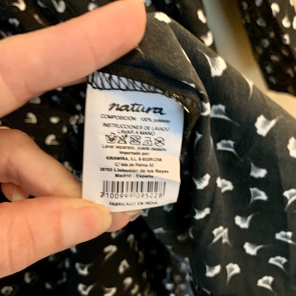 Black dress with floral print. - Picture 5 of 7